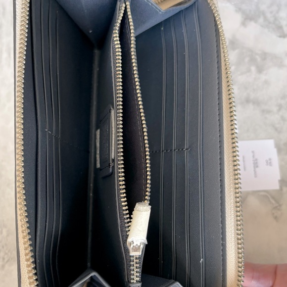 Coach x Disney Limited Edition NWT Cinderella Wallet - Picture 4 of 5